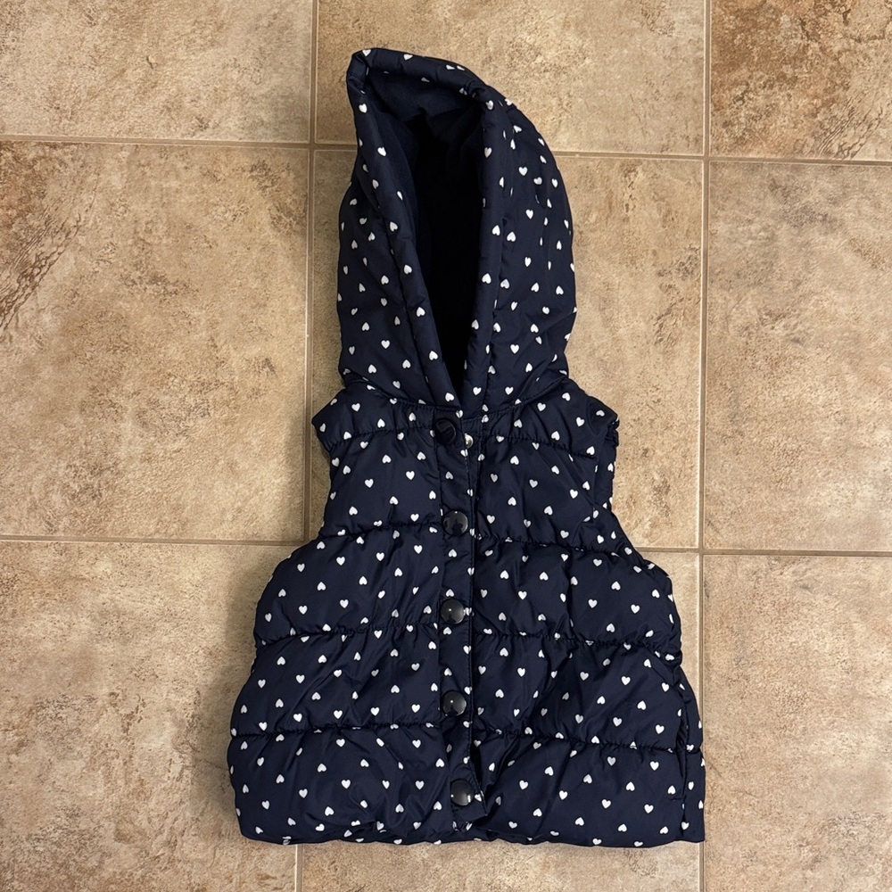 Gymboree Navy Heart Print Puffer Vest Sz 2-3T. Cute bow on the back.
